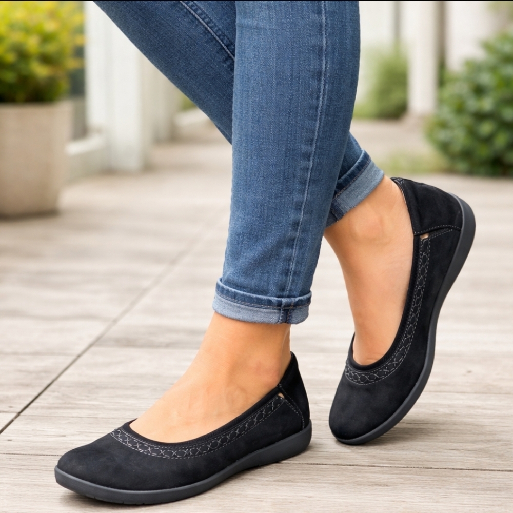 Earth Origins Fable Classic Minimalist Nubuck Leather Comfort Ballet Flats 10M